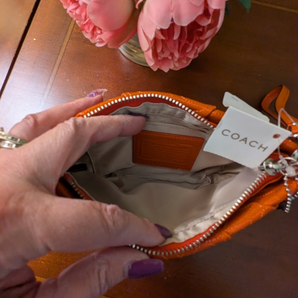 NWT Coach Orange Wristlet Bag - Picture 3 of 6